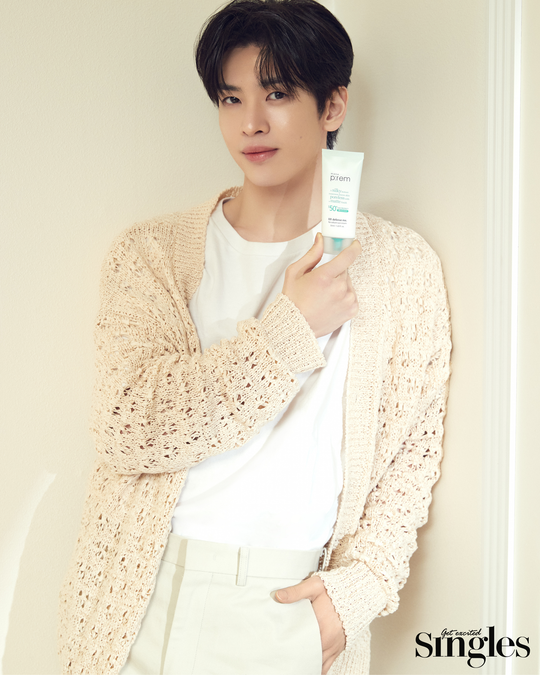 크래비티 앨런과 메이크포렘 유브이 디펜스 미 노 세범 선크림이 등장한 싱글즈 화보